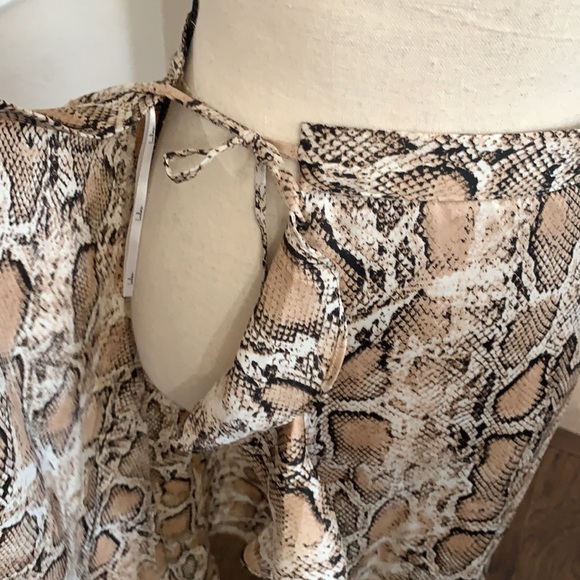 Lulu’s tan silky snakeskin print ruffled skirt Size XS - Picture 7 of 17